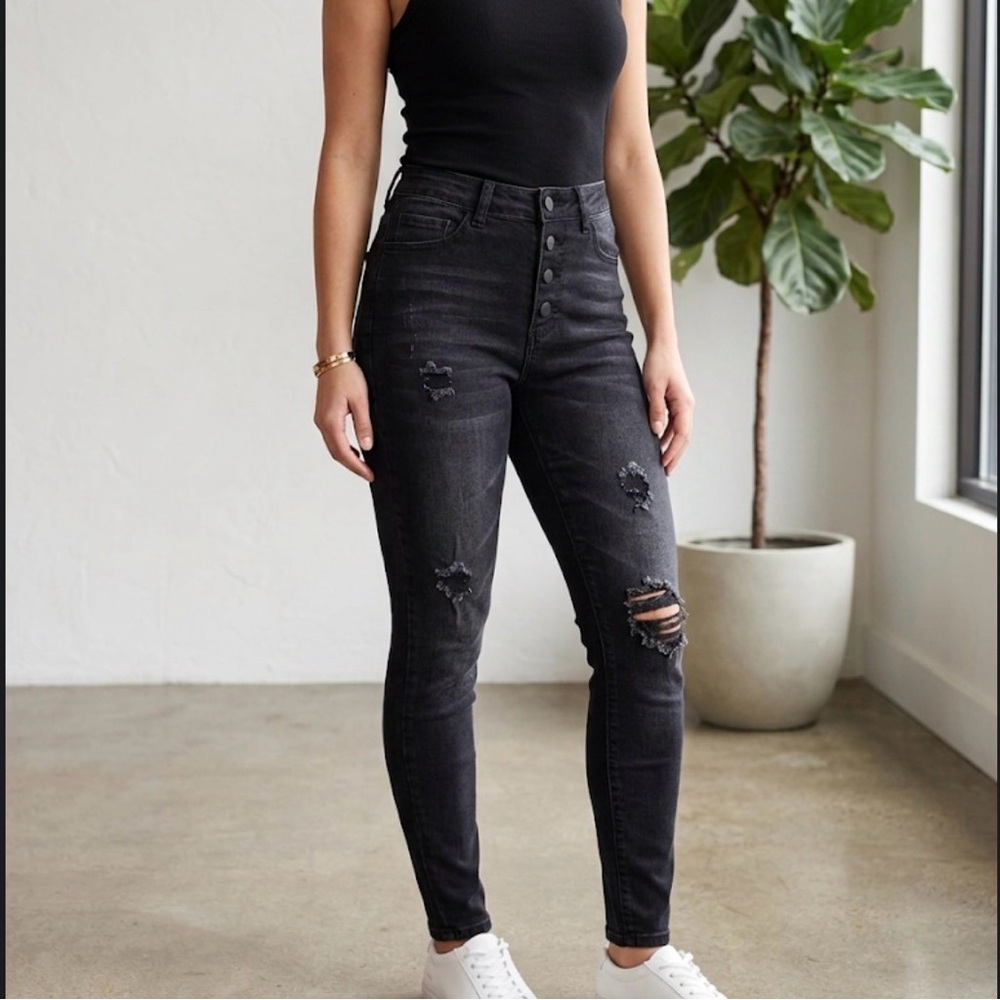 Forever 21 High-Rise Distressed Black Skinny Jeans